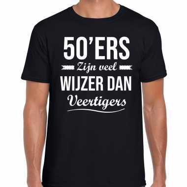 50 jaar / abraham verjaardags shirt / kleding 50ers zijn veel wijzer dan veertigers zwart voor heren
