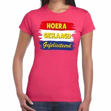 Hoera geslaagd gefeliciteerd roze fun-t shirt voor dames