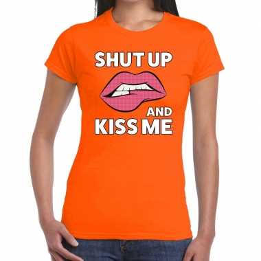 Shut up and kiss me oranje fun-t shirt voor dames