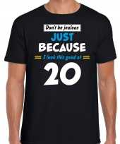 Dont be jealous just because i look this good at 20 t-shirt 20 jaar verjaardag shirt zwart voor heren