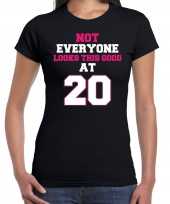 Not everyone looks this good at 20 t-shirt 20 jaar verjaardag shirt zwart voor dames