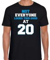 Not everyone looks this good at 20 t-shirt 20 jaar verjaardag shirt zwart voor heren